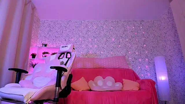 Snapshot of luna_cross chatting on March 2, 2025, 7:21 am luna cross online show from March 2, 2025, 7:21 am