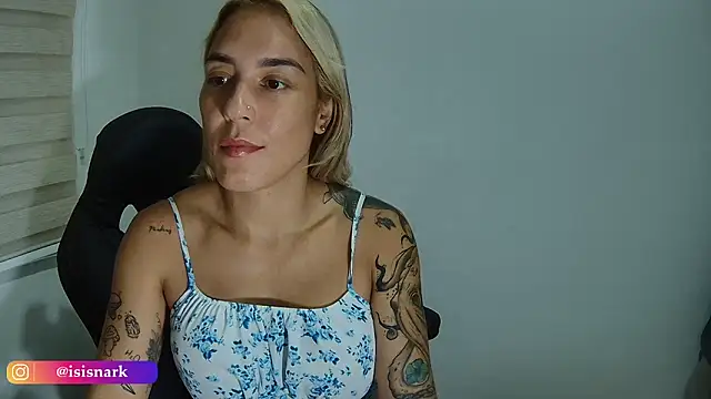 Snapshot of Isis69_ chatting on October 30, 2025, 2:35 am Isis69 online show from October 30, 2025, 2:35 am