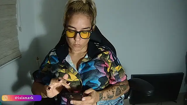 Snapshot of Isis69_ chatting on November 5, 2025, 11:49 pm Isis69 online show from November 5, 2025, 11:49 pm