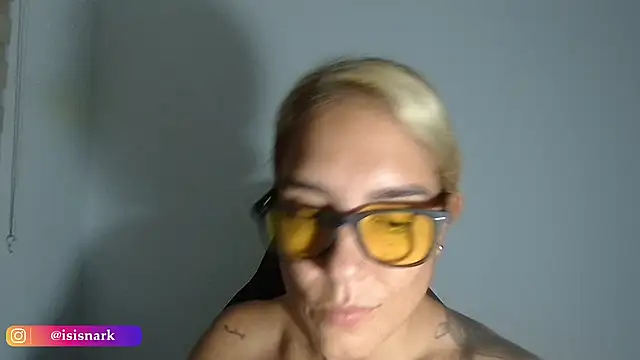 Snapshot of Isis69_ chatting on November 7, 2025, 1:05 am Isis69 online show from November 7, 2025, 1:05 am