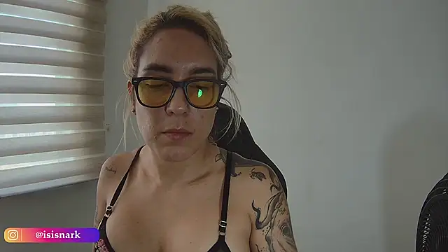 Isis69  online show from April 16, 2026, 9:50 pm