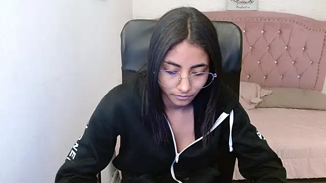 shaneelle online show from February 14, 2025, 9:13 am