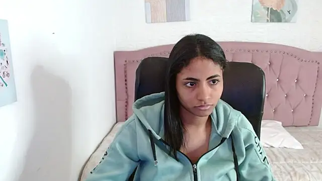 shaneelle online show from October 6, 2025, 3:26 am