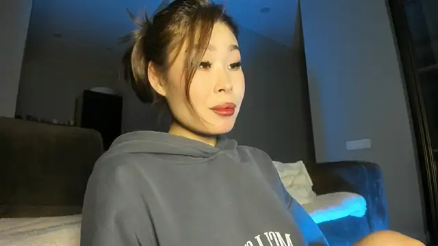 Snapshot of Yukisans chatting on February 21, 2025, 1:44 pm Yukisans online show from February 21, 2025, 1:44 pm