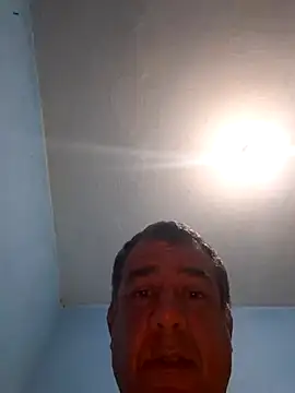 Carlossantos07 online show from April 6, 2026, 9:43 am