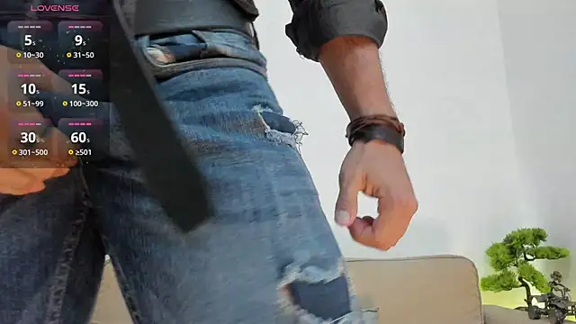 Snapshot of RawAdam chatting on November 17, 2025, 6:35 pm RawAdam online show from November 17, 2025, 6:35 pm