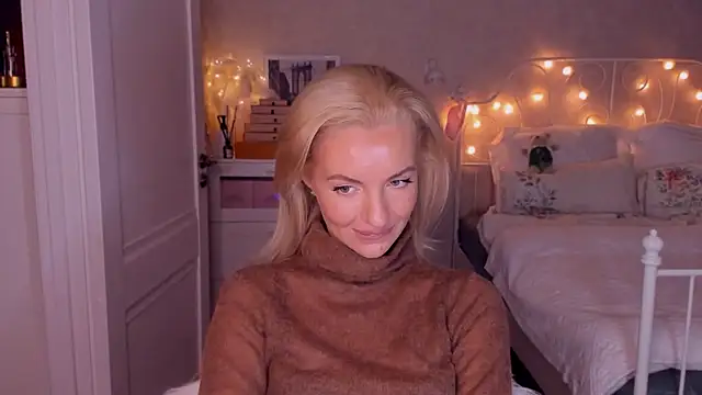 Snapshot of aestetick chatting on October 14, 2025, 11:55 am aestetick online show from October 14, 2025, 11:55 am