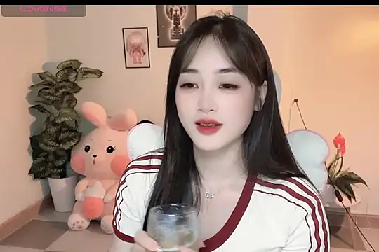  Aimy  online show from November 10, 2025, 5:12 pm