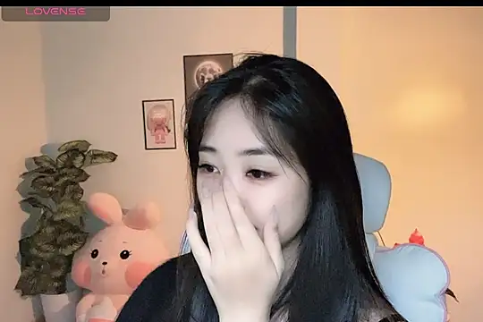  Aimy  online show from November 17, 2025, 5:19 pm