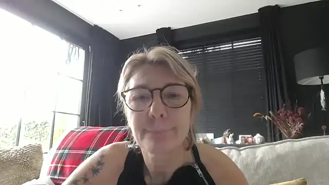 godinflower online show from October 12, 2025, 8:02 am