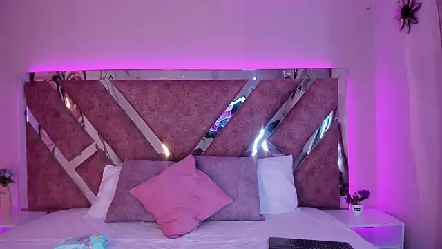 AmmyJones  online show from March 13, 2025, 7:39 pm