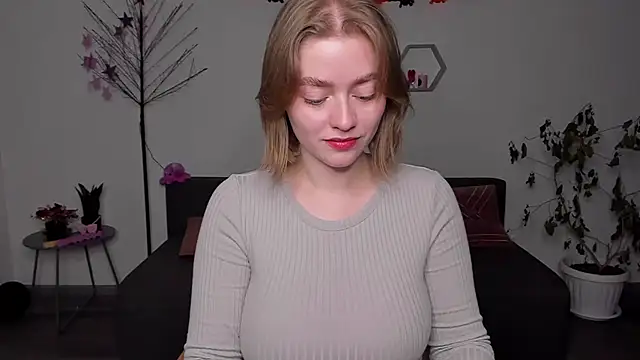 Snapshot of AidaPerry chatting on December 11, 2024, 5:37 pm AidaPerry online show from December 11, 2024, 5:37 pm