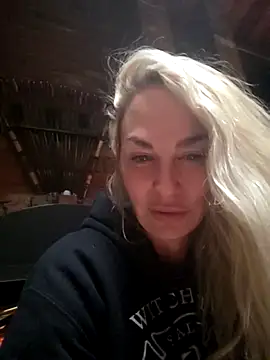 AshleyDiamonds1 online show from May 15, 2026, 2:40 am