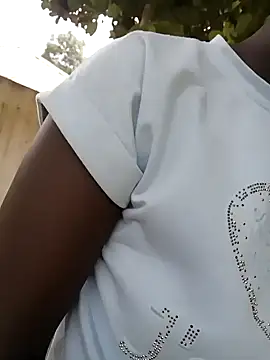 Snapshot of Broan_me chatting on January 31, 2025, 11:35 am Broan me online show from January 31, 2025, 11:35 am