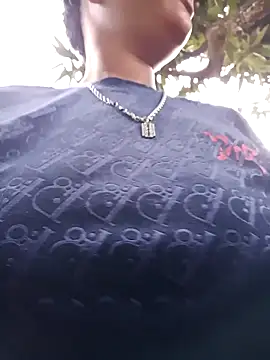 Snapshot of Broan_me chatting on February 17, 2025, 5:04 am Broan me online show from February 17, 2025, 5:04 am