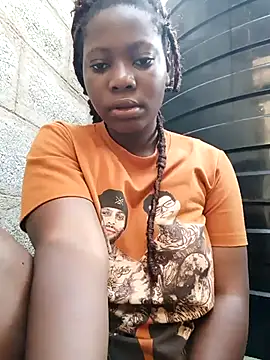 Snapshot of Broan_me chatting on February 28, 2025, 4:43 am Broan me online show from February 28, 2025, 4:43 am