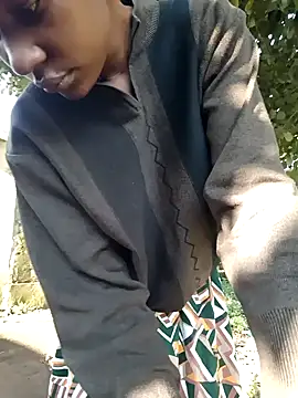 Snapshot of Broan_me chatting on October 21, 2025, 4:57 am Broan me online show from October 21, 2025, 4:57 am