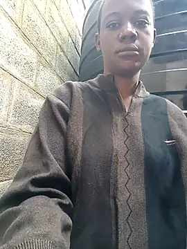 Snapshot of Broan_me chatting on November 11, 2025, 5:18 am Broan me online show from November 11, 2025, 5:18 am