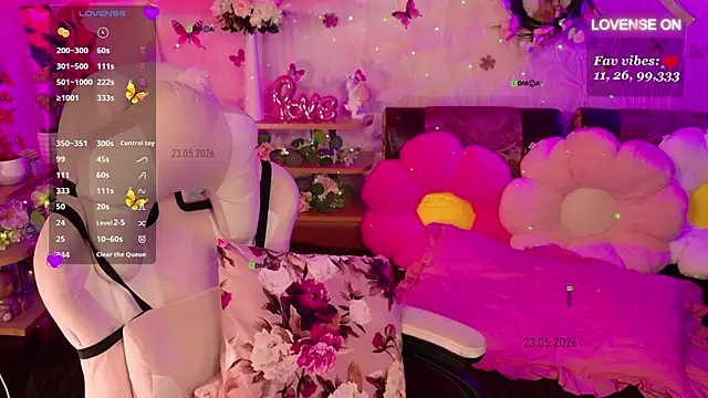 Snapshot of Miss_SweetPeach chatting on May 23, 2026, 8:24 pm Miss SweetPeach online show from May 23, 2026, 8:24 pm