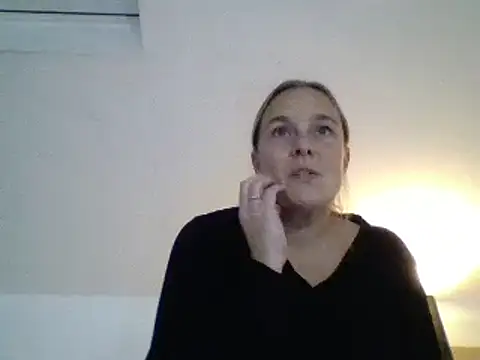 Snapshot of scrummymummy2 chatting on December 2, 2025, 8:26 pm scrummymummy2 online show from December 2, 2025, 8:26 pm