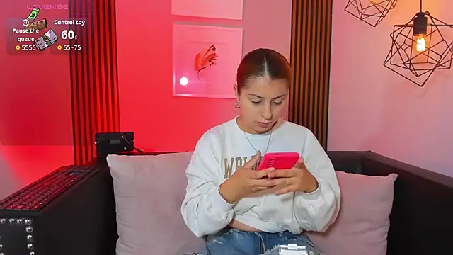 Nahiajhonson  online show from March 27, 2026, 1:11 pm