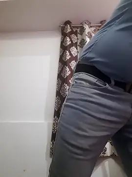 Snapshot of Guyinshortss chatting on February 28, 2026, 9:05 pm Guyinshortss online show from February 28, 2026, 9:05 pm