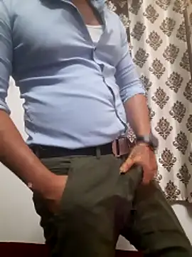 Guyinshortss online show from April 18, 2026, 8:09 pm