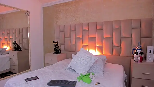 Snapshot of EmmaTorres_ chatting on October 15, 2025, 9:59 pm EmmaTorres online show from October 15, 2025, 9:59 pm