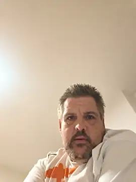 Ronny2510 online show from June 17, 2026, 9:05 pm