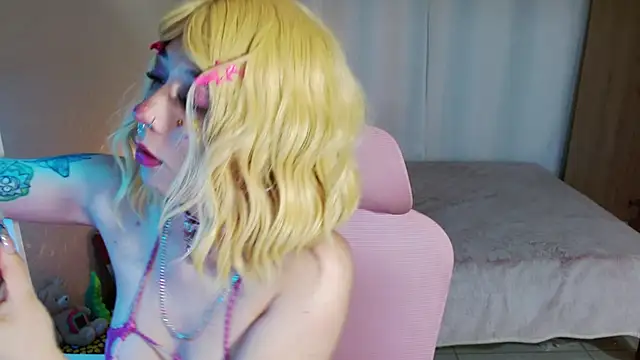 Snapshot of mily_milk_ chatting on February 23, 2025, 12:05 pm mily milk online show from February 23, 2025, 12:05 pm