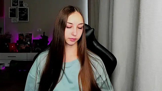 Sm0ly online show from September 13, 2025, 3:28 am