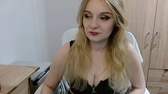 AlmaHoney online show from June 15, 2026, 8:22 pm