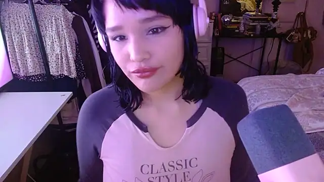 Snapshot of nomichuu chatting on April 20, 2026, 8:21 pm nomichuu online show from April 20, 2026, 8:21 pm
