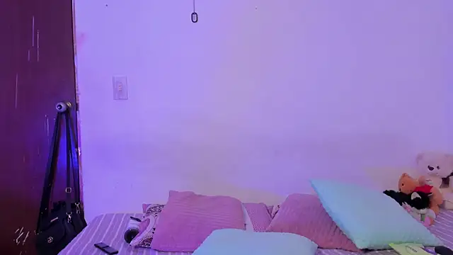 Snapshot of crystalvazquez chatting on October 23, 2025, 3:22 pm crystalvazquez online show from October 23, 2025, 3:22 pm