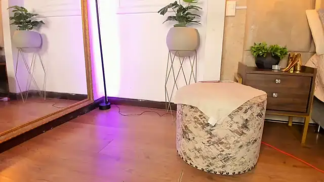 AlessiaLondon online show from February 21, 2025, 8:18 am