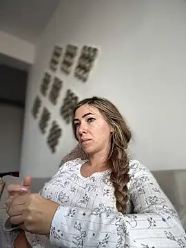 RaquelleDevon online show from December 16, 2025, 10:20 am