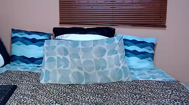 Snapshot of LONGBLKCLIT36 chatting on February 18, 2025, 4:48 pm LONGBLKCLIT36 online show from February 18, 2025, 4:48 pm