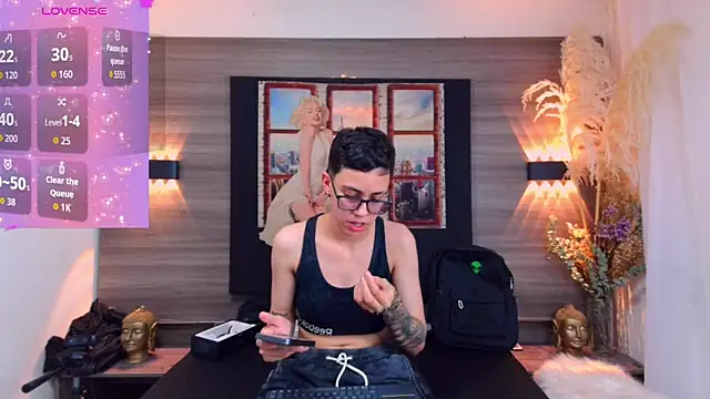 Cutie Shy  online show from November 10, 2025, 7:02 pm