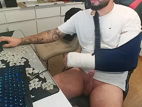 Snapshot of prezydentcam chatting on October 13, 2025, 8:36 am prezydentcam online show from October 13, 2025, 8:36 am