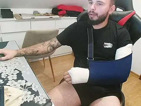 Snapshot of prezydentcam chatting on October 15, 2025, 9:20 am prezydentcam online show from October 15, 2025, 9:20 am