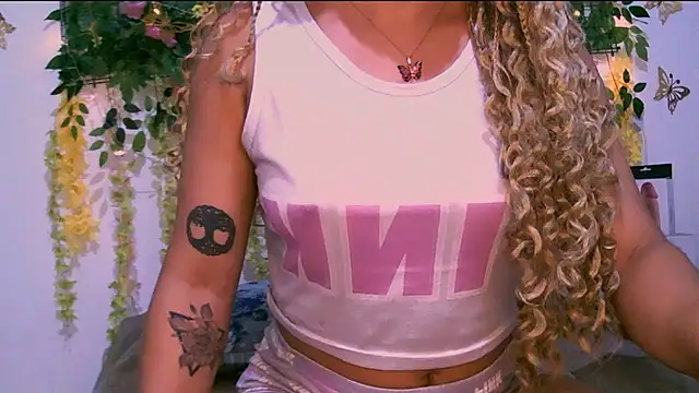 Crysrus online show from September 19, 2025, 12:56 am