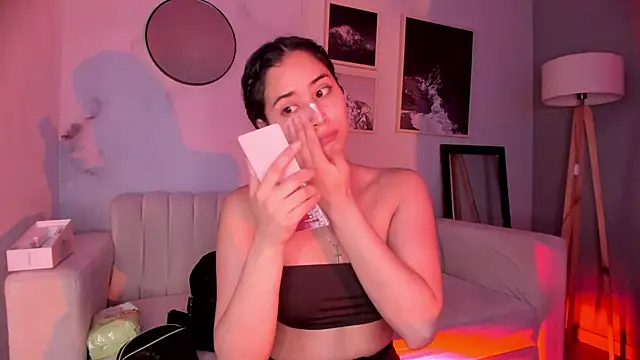 Snapshot of lara_madisson chatting on February 18, 2026, 5:14 am lara madisson online show from February 18, 2026, 5:14 am