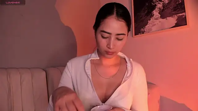 Snapshot of lara_madisson chatting on May 7, 2026, 7:25 am lara madisson online show from May 7, 2026, 7:25 am