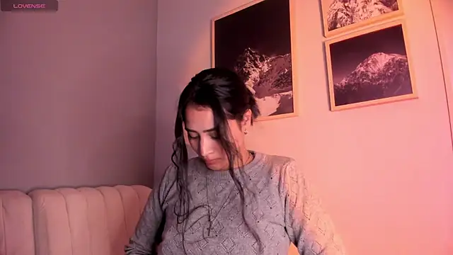 lara madisson online show from August 1, 2026, 4:34 am