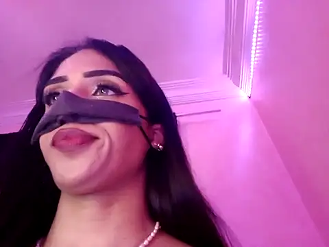 Snapshot of ---sophia--- chatting on October 4, 2025, 9:40 am ---sophia--- online show from October 4, 2025, 9:40 am