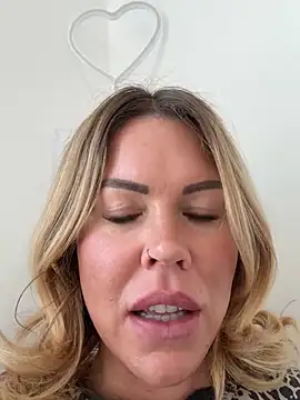 Lara Bergmann online show from March 2, 2025, 8:27 am