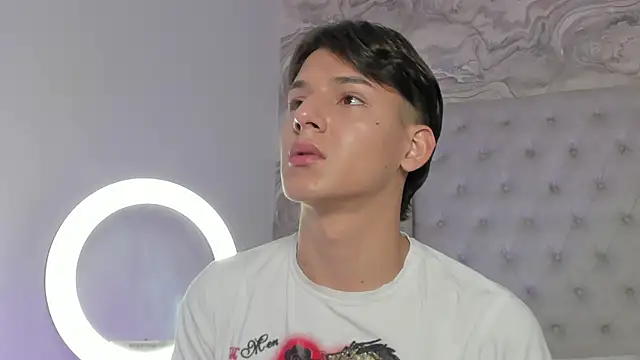 Kev jenner online show from September 13, 2025, 7:46 pm