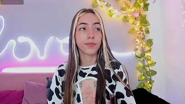 YouliteSllut2 online show from December 5, 2024, 7:49 pm