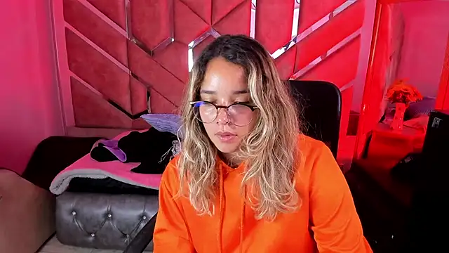 Olivia Fox69 online show from September 28, 2025, 3:56 am