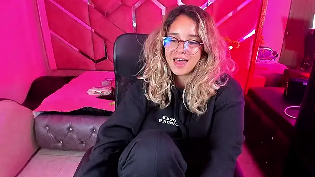 Olivia Fox69 online show from October 5, 2025, 2:54 am